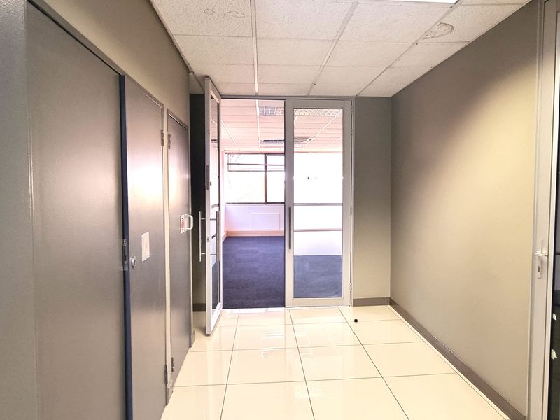 Office space to let in The Woodlands Office Park - Photo 4