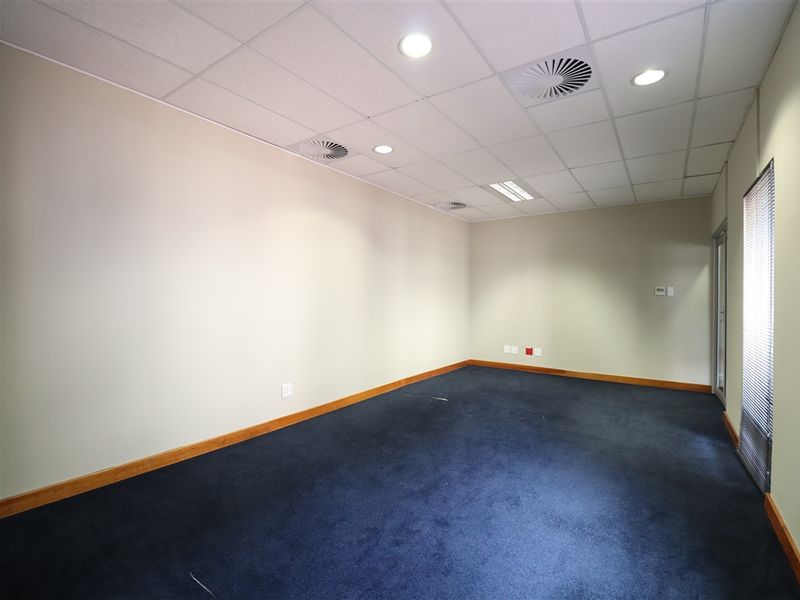 197m2 Office to Let in Clearwater Office Park - Photo 10