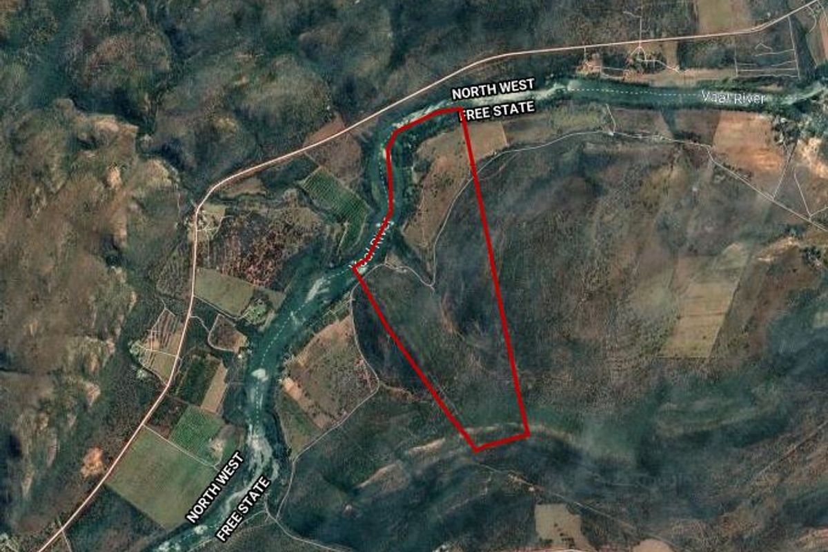 Aerial satellite view showing the property boundaries and extensive river frontage along the Vaal River.