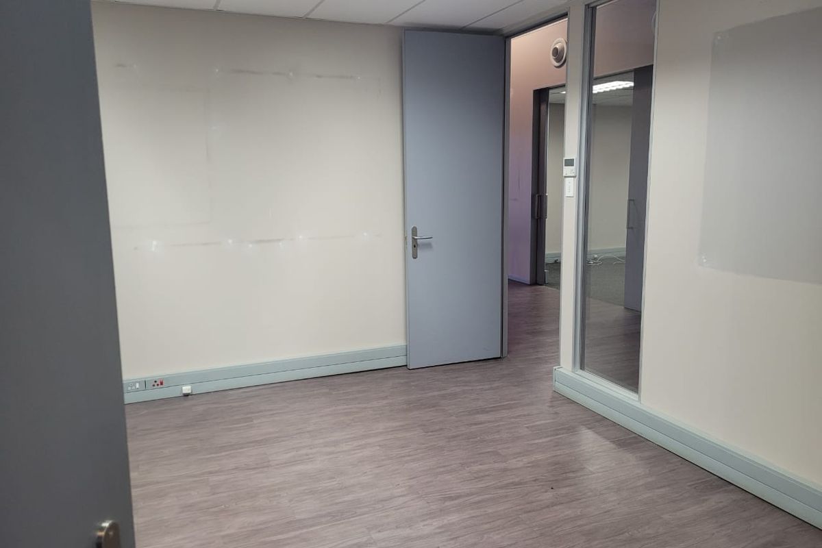 491m2 Office TO LET in Southdowns Office Park - Photo 5