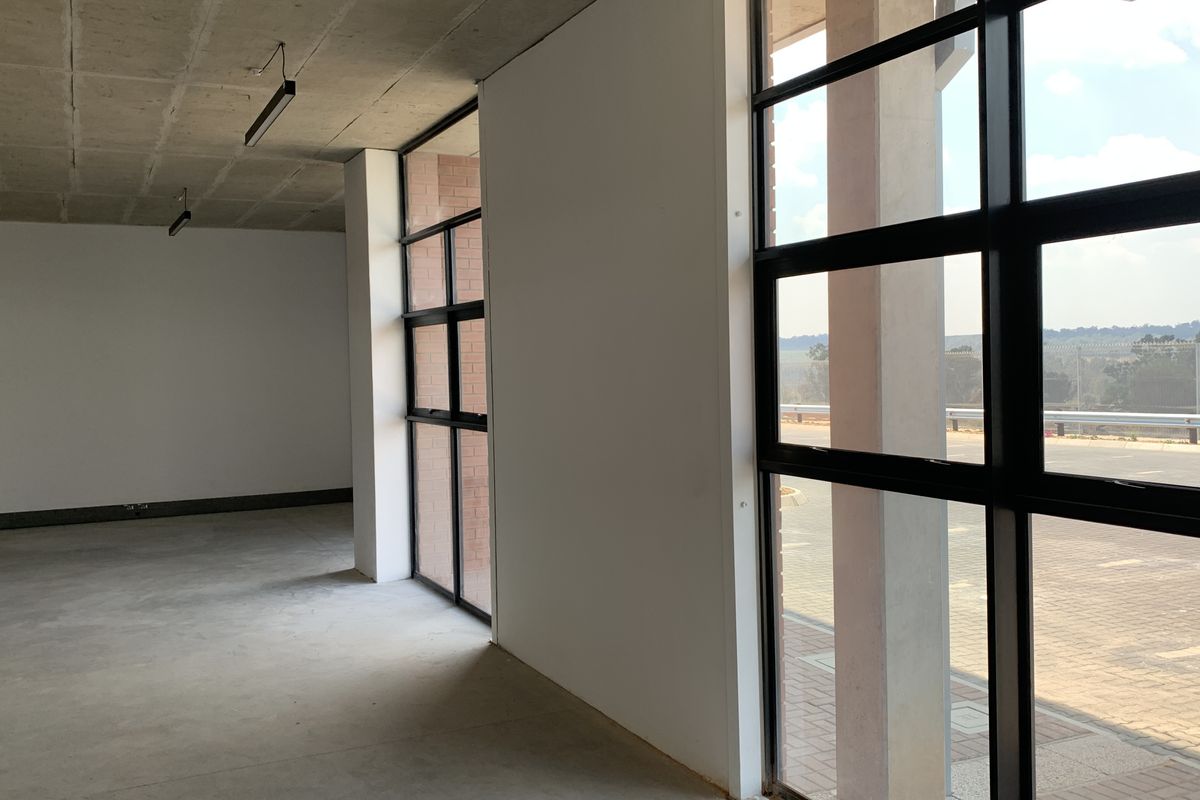 Warehouse to let in Longlake - Photo 5