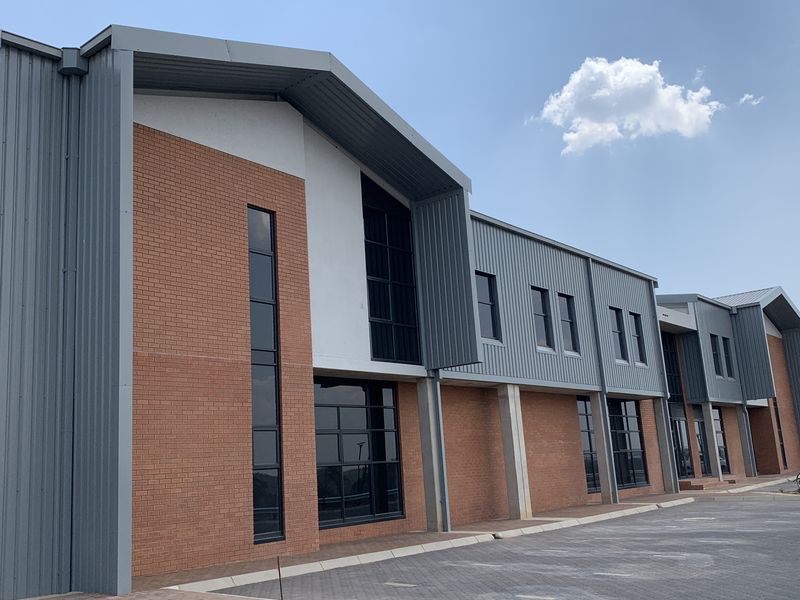 Warehouse to let in Longlake - Photo 3