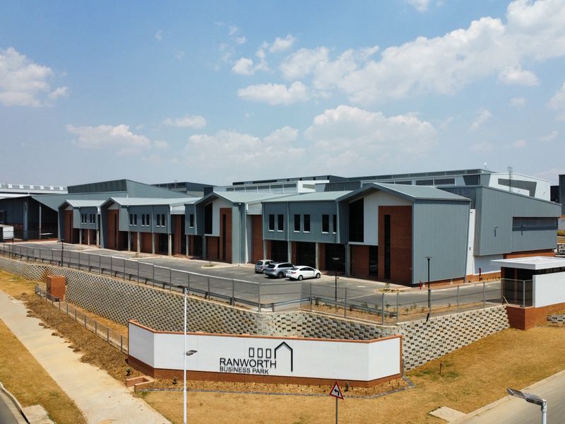 Warehouse to let in Longlake - Photo 3