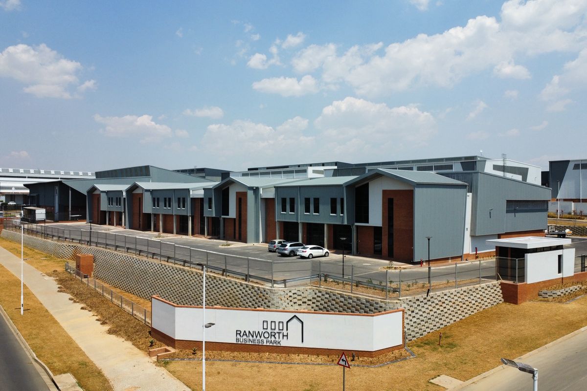 Warehouse to let in Longlake - Photo 3