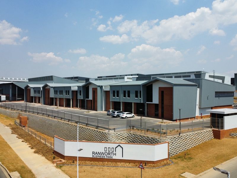 Warehouse to let in Longlake - Photo 2