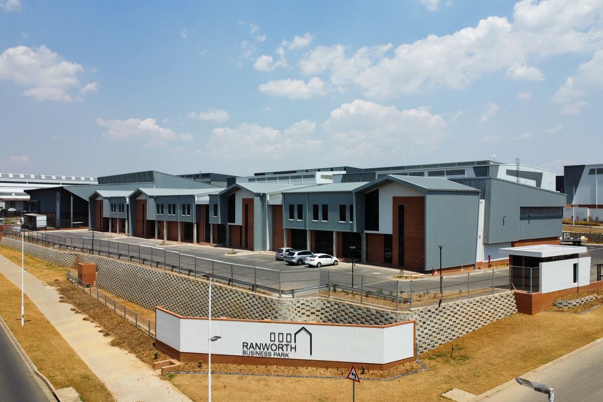 Warehouse to let in Longlake - Photo 2