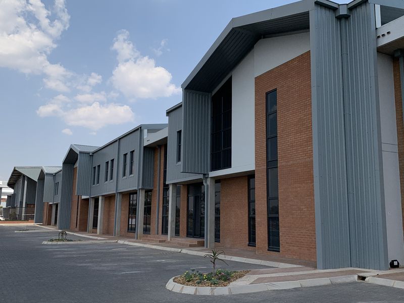 Warehouse to let in Longlake - Photo 8