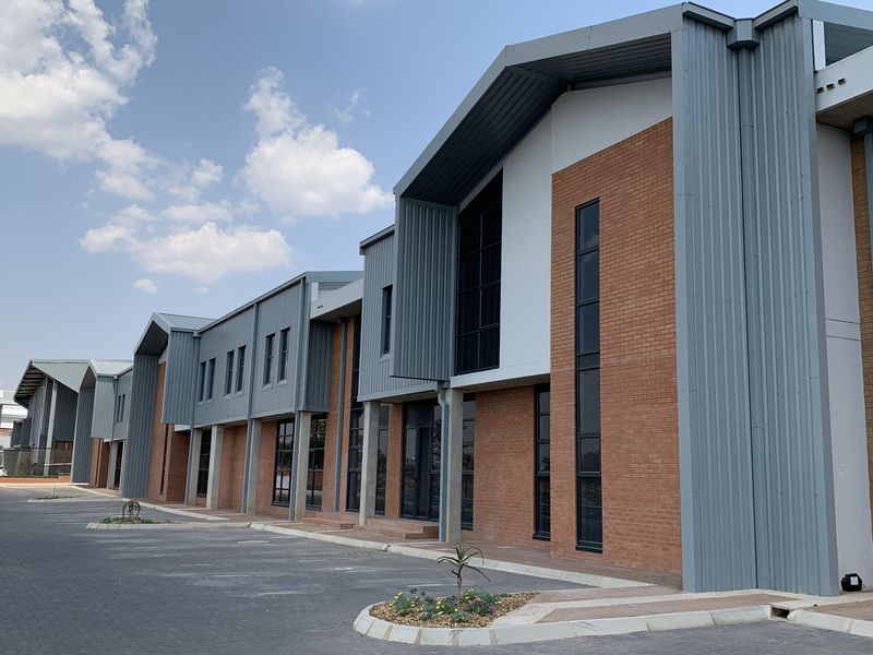 Warehouse to let in Longlake - Photo 9