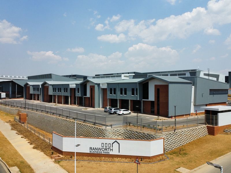 Warehouse to let in Longlake - Photo 4