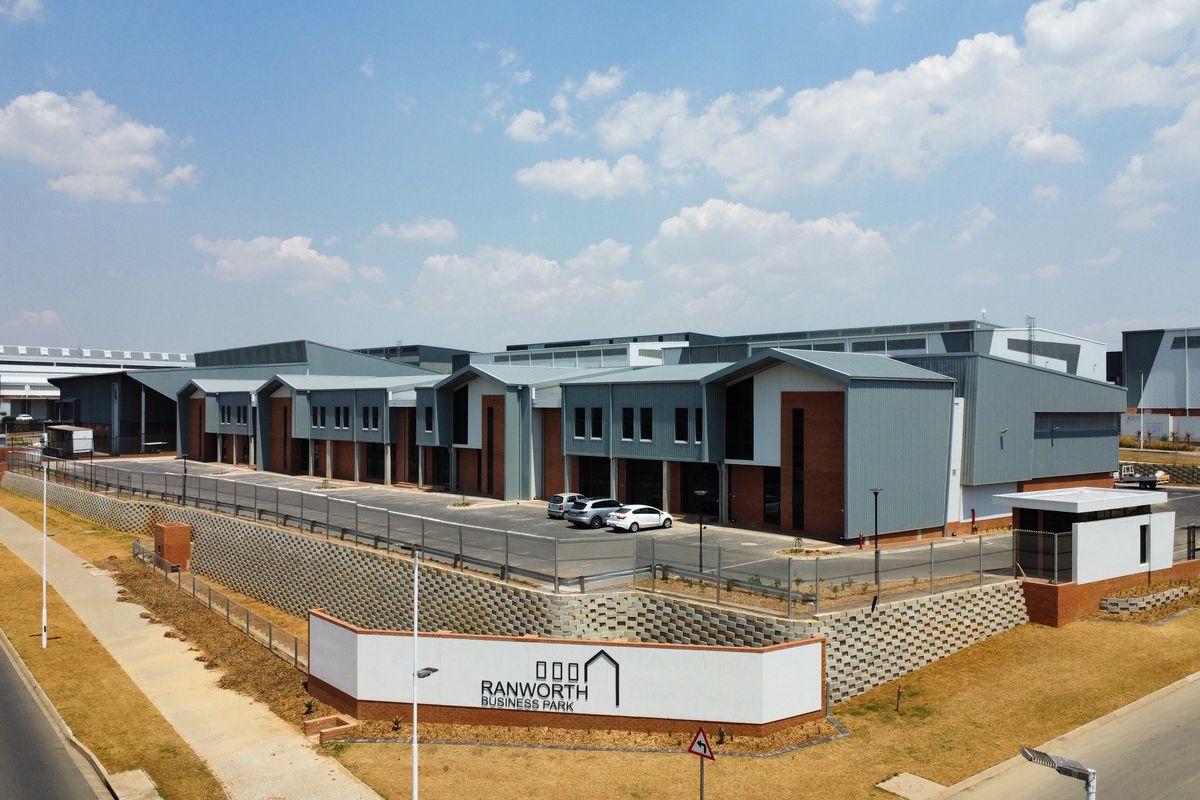 Warehouse to let in Longlake - Photo 4