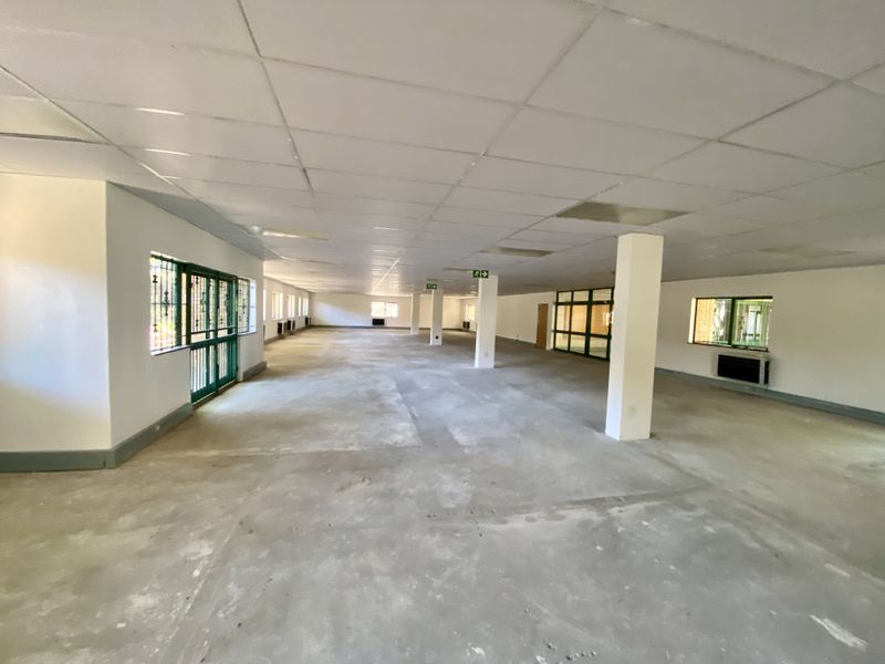 Accessible Ground Floor Office Space in Secure Midridge Park - Photo 5