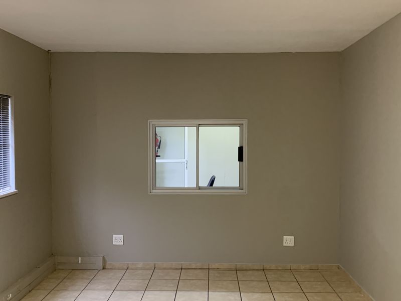 Warehouse to let in Spartan - Photo 6