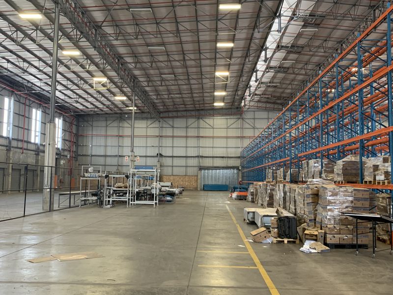 Warehouse to let in Elandsfontein - Photo 2