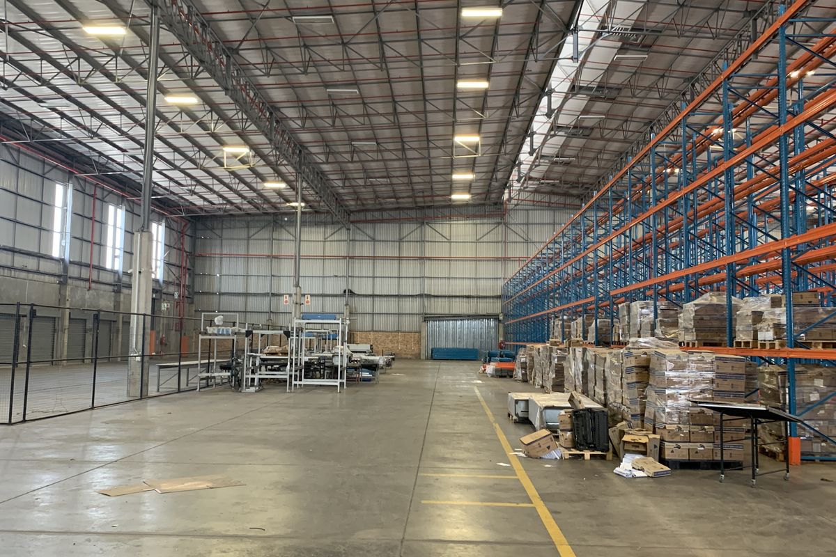 Warehouse to let in Elandsfontein - Photo 2