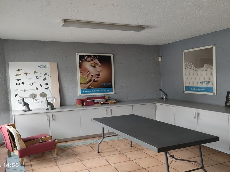 693m2  Warehouse  - FOR SALE - Photo 7