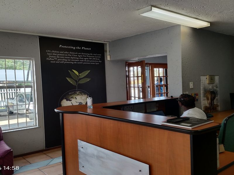 693m2  Warehouse  - FOR SALE - Photo 2