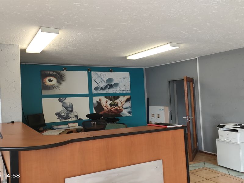 693m2  Warehouse  - FOR SALE - Photo 3