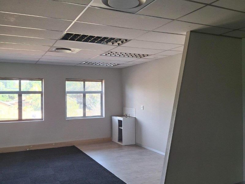 Atterbury Court - Beautifully Revamped Offices Available in the Heart of Faerie Glen! - Photo 7