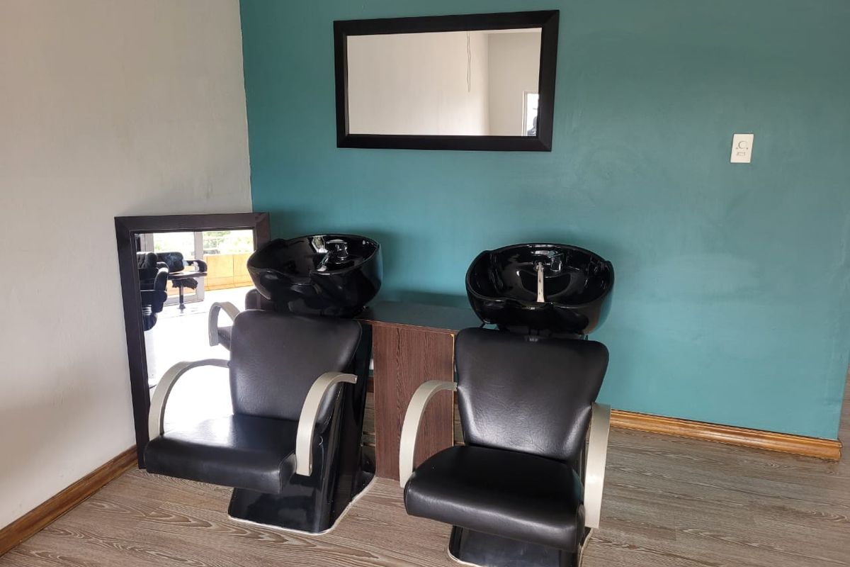 47m2 Retail space TO LET - Photo 3