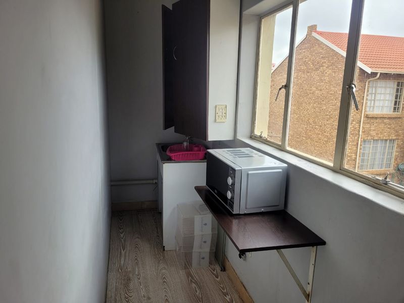 47m2 Retail space TO LET - Photo 9