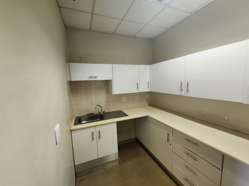 Offices to let in Rosebank - Photo 8