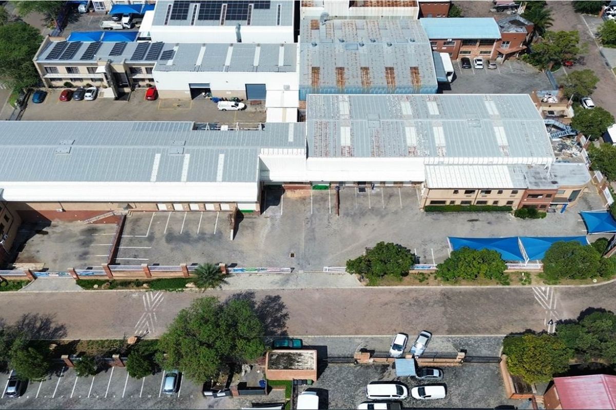 2842m2  Warehouse  - FOR SALE at R19 000 00000 plus vat - Photo 2