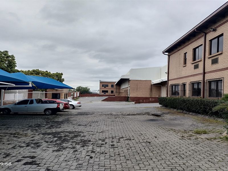 2842m2  Warehouse  - FOR SALE at R19 000 00000 plus vat - Photo 9