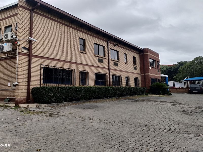 2842m2  Warehouse  - FOR SALE at R19 000 00000 plus vat - Photo 8