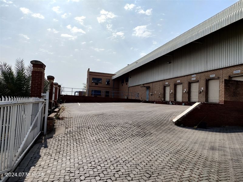 2842m2  Warehouse  - FOR SALE at R19 000 00000 plus vat - Photo 5