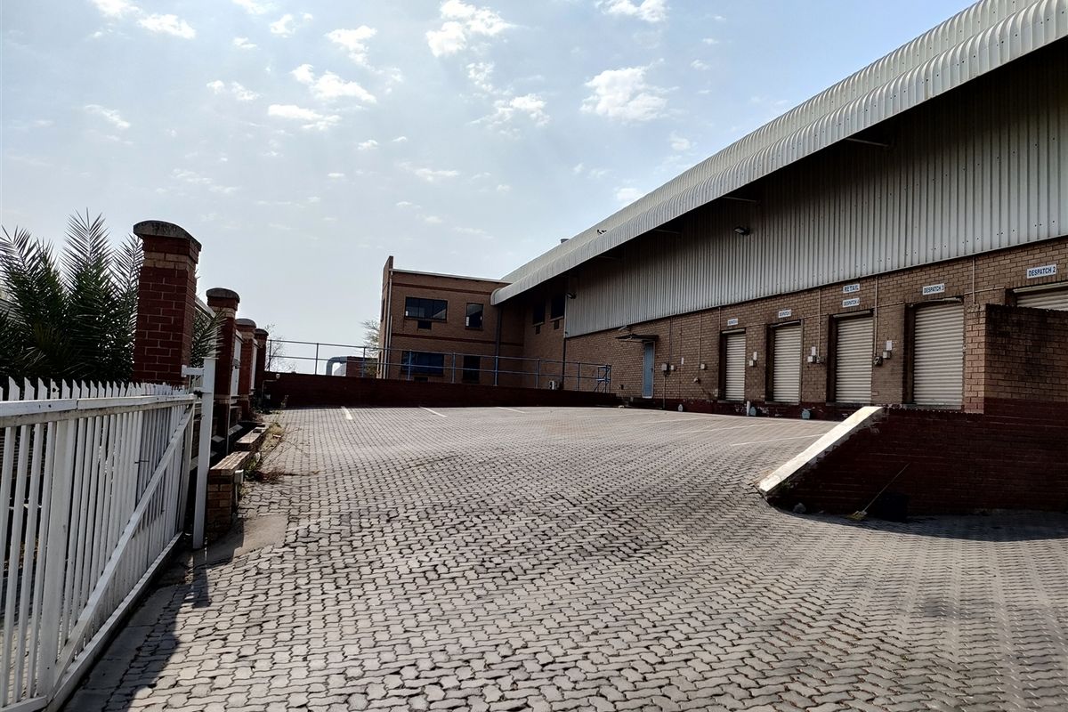 2842m2  Warehouse  - FOR SALE at R19 000 00000 plus vat - Photo 5