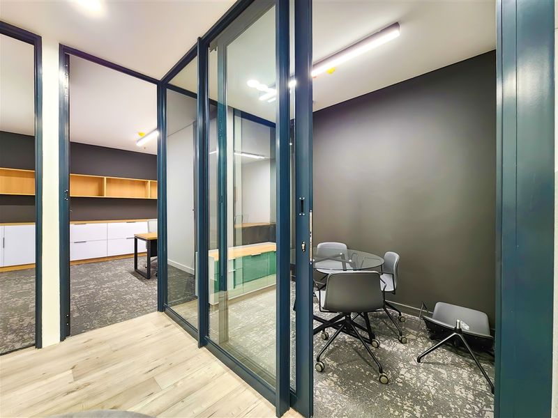 Modern Open Plan Office to Let in Dainfern Square - Photo 10