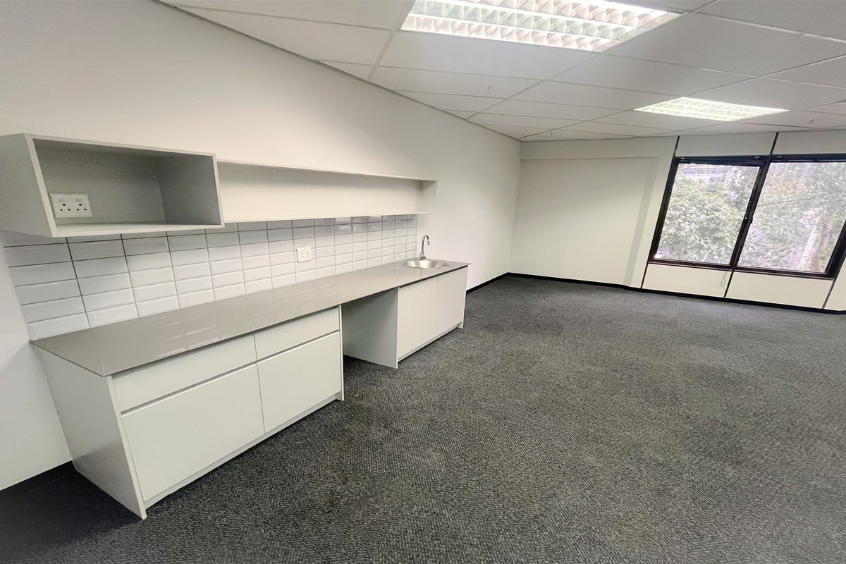Office space to let in Parktown North/Rosebank - Photo 5