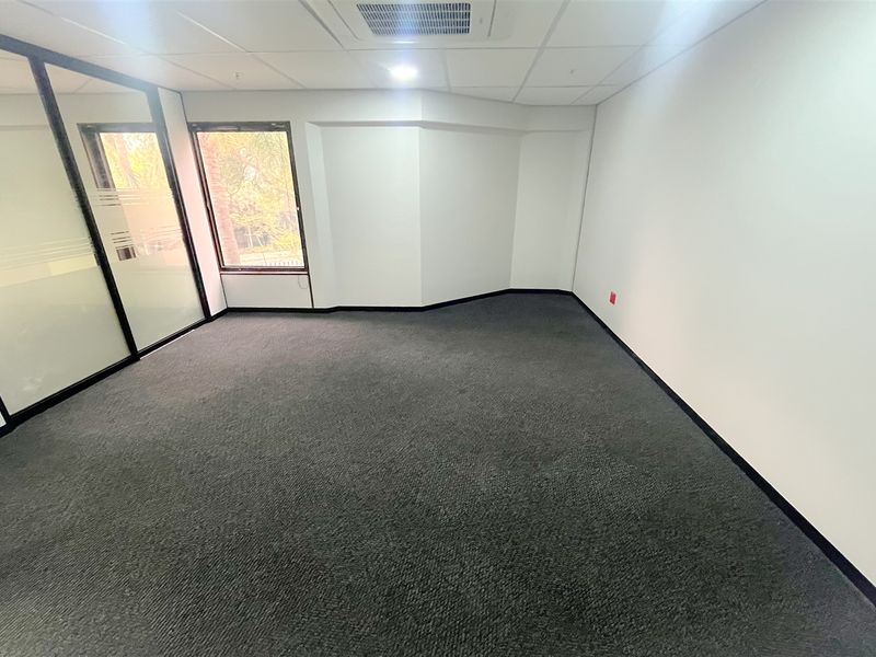 Office space to let in Parktown North/Rosebank - Photo 7