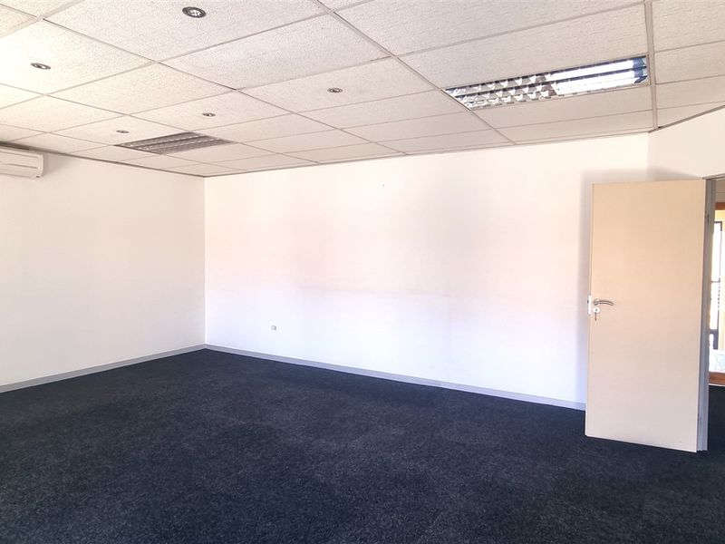 Office space to let in La Rocca Office Park - Photo 9