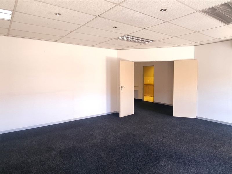 Office space to let in La Rocca Office Park - Photo 3