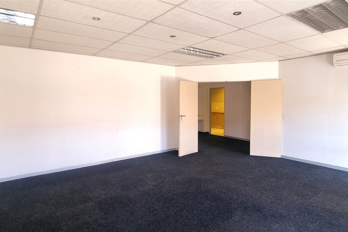 Office space to let in La Rocca Office Park - Photo 3