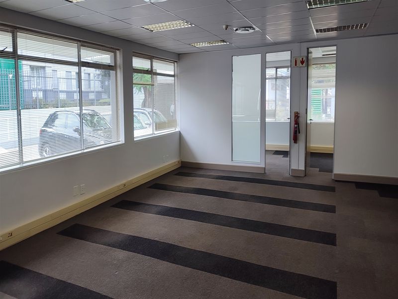 Offices to let in Illovo - Photo 8