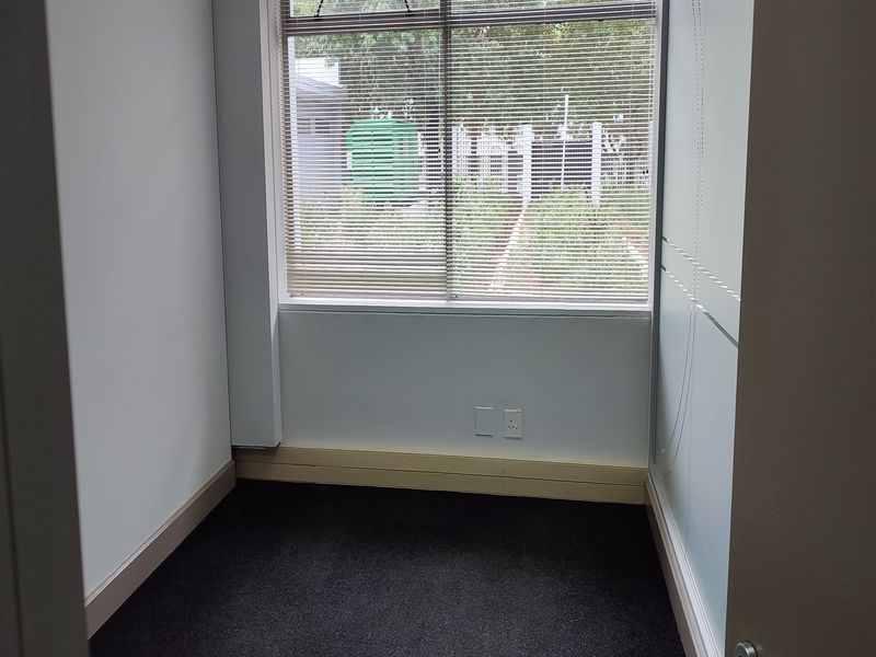 Offices to let in Illovo - Photo 9