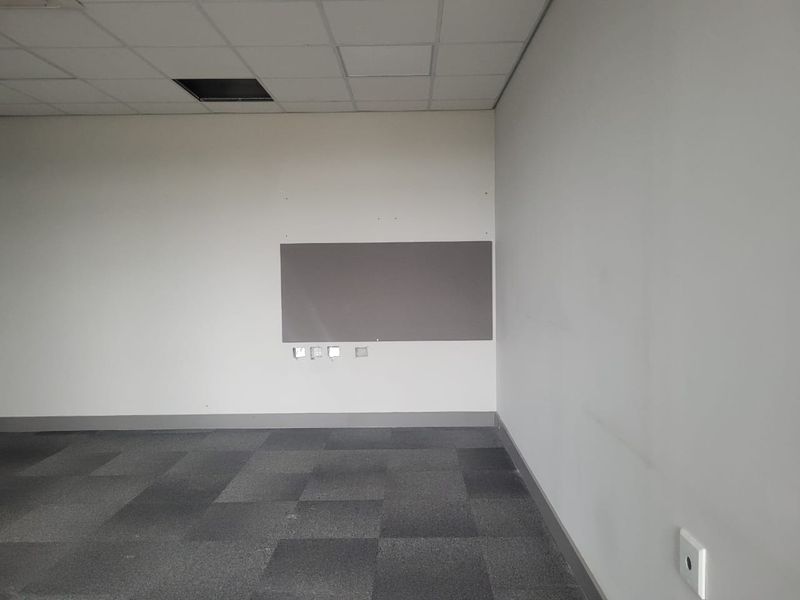 591m2 Office TO LET in Southdowns Ridge - Photo 9