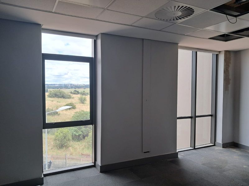 591m2 Office TO LET in Southdowns Ridge - Photo 10