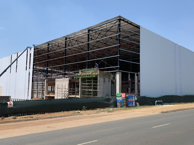 Warehouse to let in Pomona - Photo 2