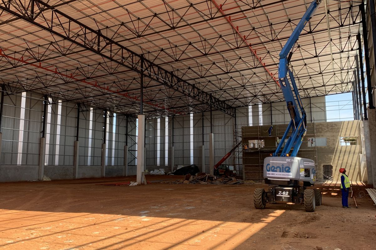 Warehouse to let in Pomona - Photo 4