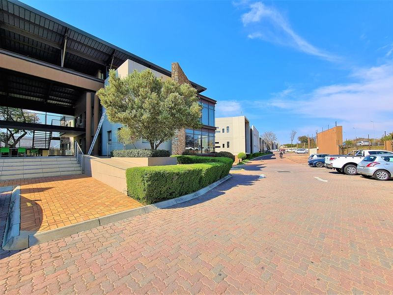 155m2 Ground Floor Office to Let in Cedar Tree Office Park - Photo 9