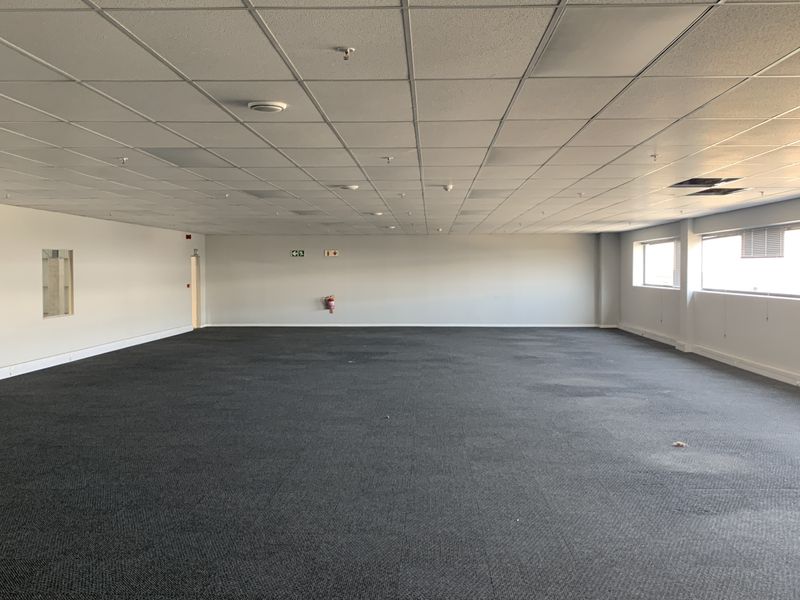 Warehouse to let in Pomona - Photo 10