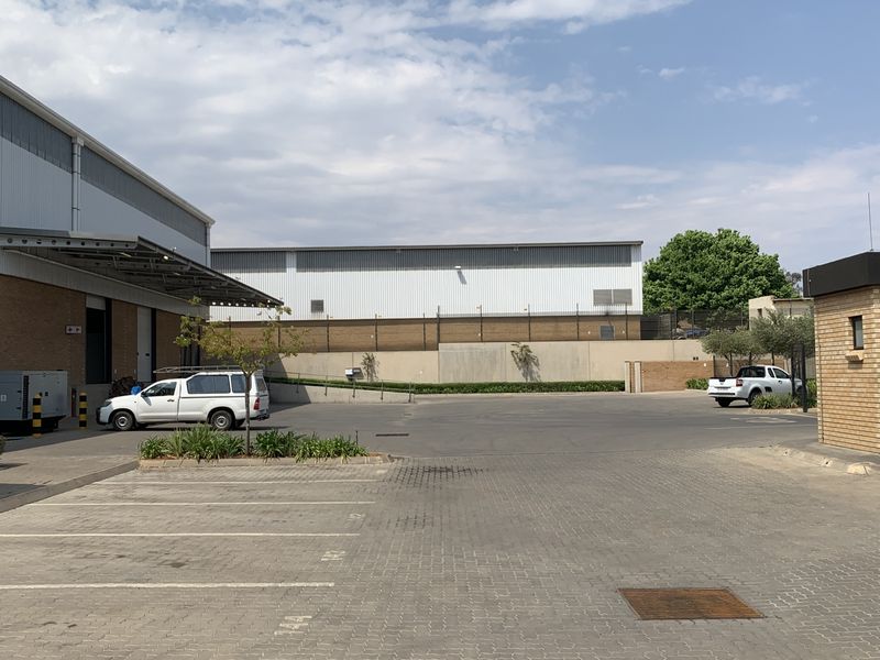 Warehouse to let in Pomona - Photo 5