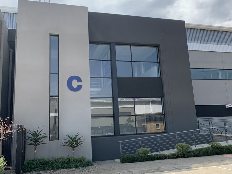 Warehouse to let in Pomona - Photo 4
