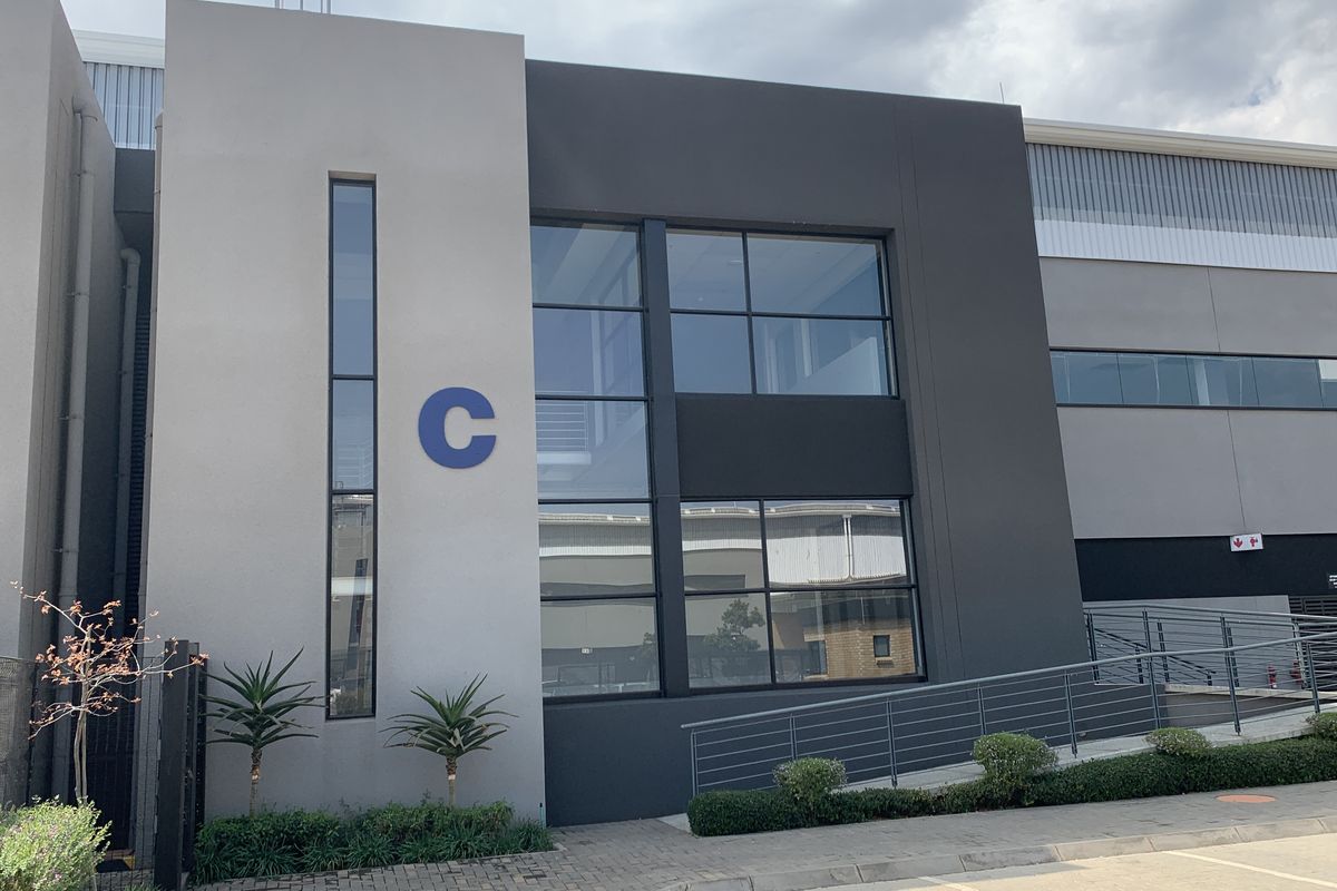 Warehouse to let in Pomona - Photo 4