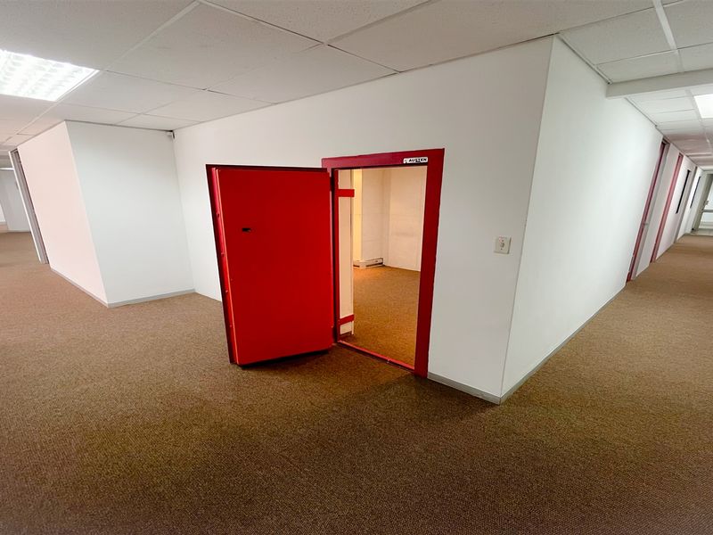 Office space to let in Parktown - Photo 7