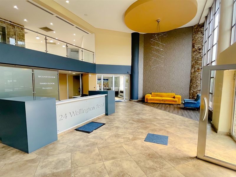 Office space to let in Parktown - Photo 2