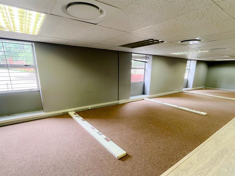 Office space to let in Parktown - Photo 4